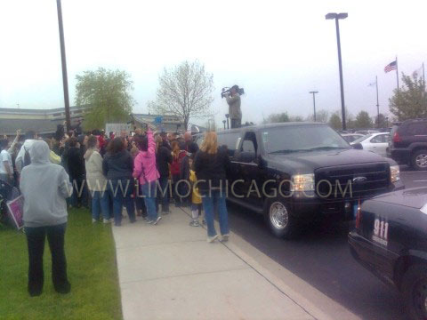 Haley Reinhart used Limousine of Chicago