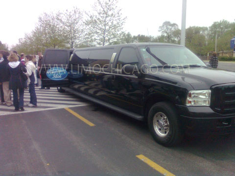 Haley Reinhart used Limousine of Chicago