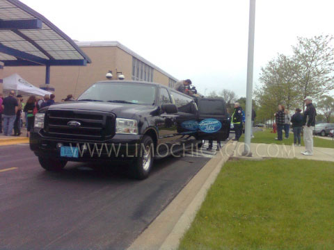 Haley Reinhart used Limousine of Chicago