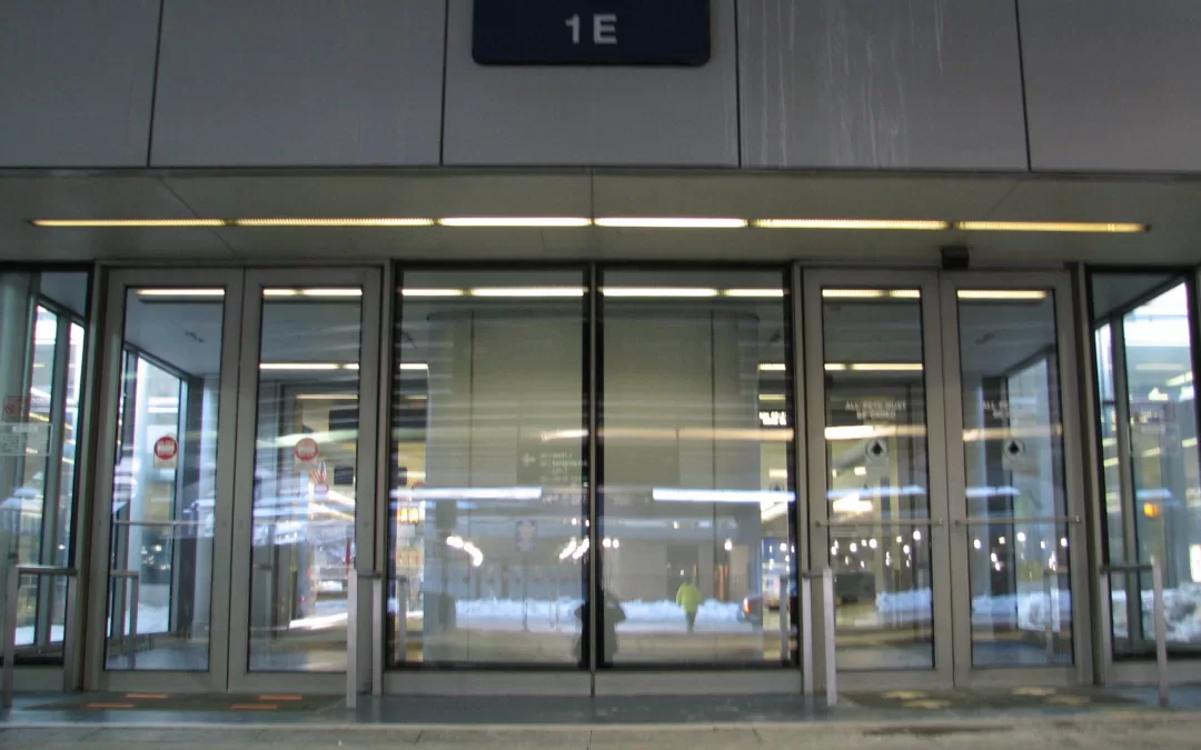 O'Hare vestibule door 1E